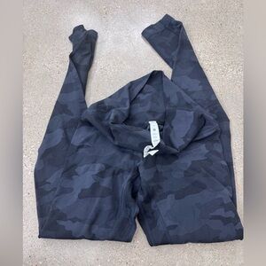 Lululemon Align Pant 28” – Size 4 (Camo Black/Deep Coal)